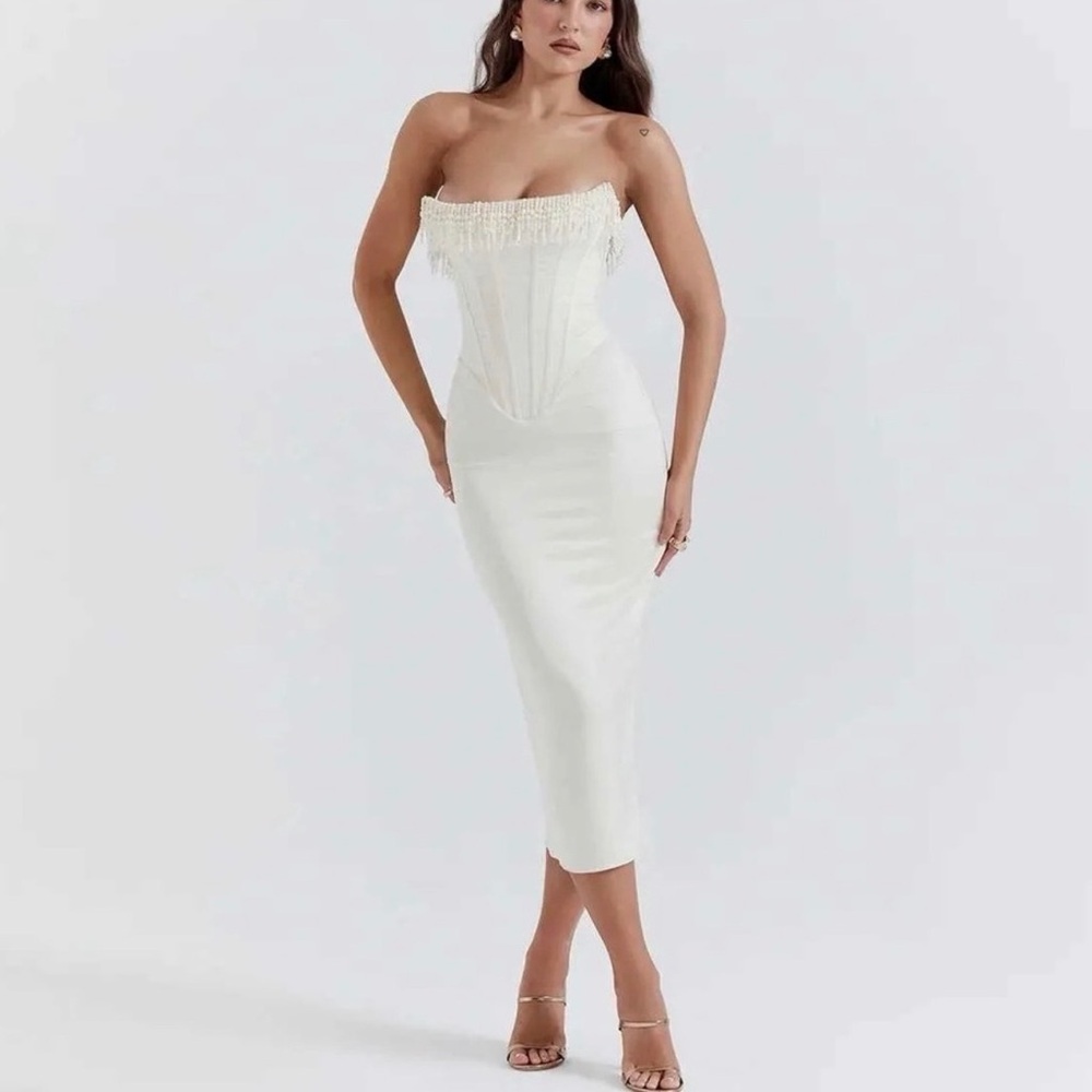 Elegant White Strapless Dress